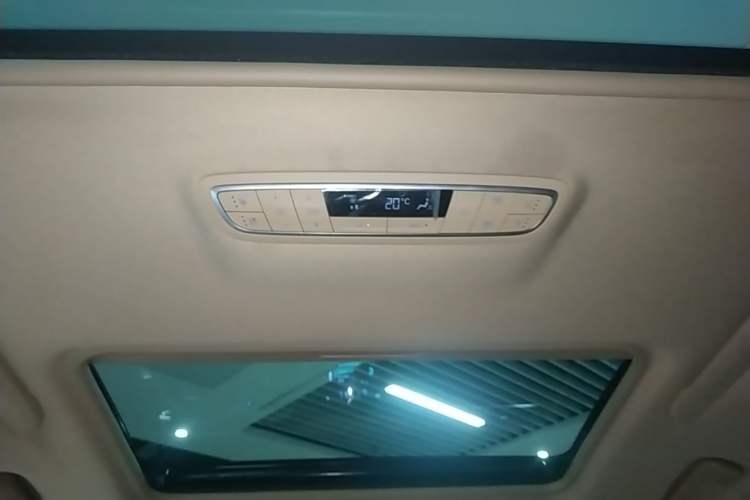 Used Buick GL8 2017 ES 28T Flagship Model China V Standard Headliner