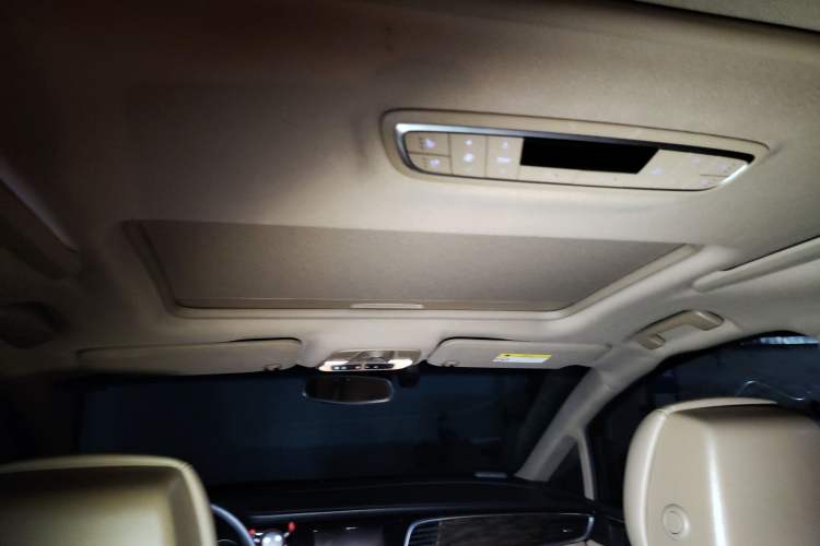 Used Buick GL8 2017 ES 28T Flagship Model China V Standard Headliner