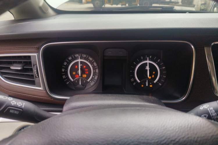 Used Buick GL8 2017 25S Prestige Version China V Standard Instrument Cluster