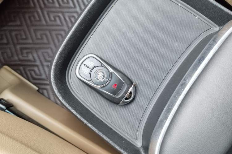 Used Buick GL8 2017 ES 28T Premium Version China V Standard Interior 1