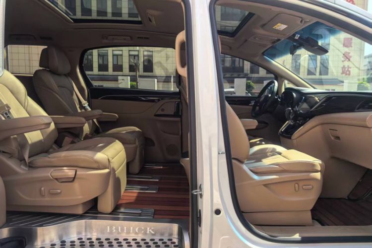 Used Buick GL8 2017 ES 28T Luxury Model China V Standard Interior 1