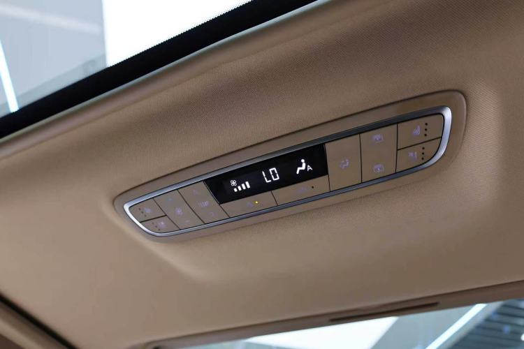 Used Buick GL8 2017 ES 28T Flagship Model China V Standard Interior 11