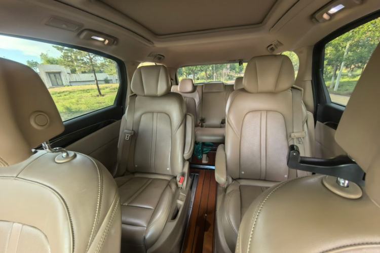 Used Buick GL8 2017 ES 28T Luxury Model China V Standard Interior 2
