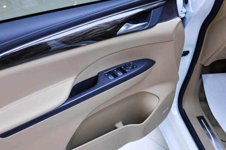 Used Buick GL8 2017 ES 28T Flagship Model China V Standard Interior 2