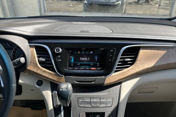 Used Buick GL8 2017 ES 28T Comfort Model China V Standard Interior 3