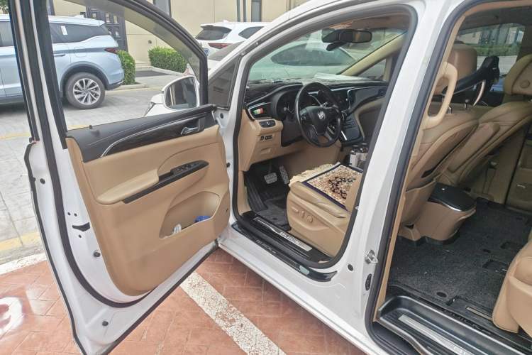 Used Buick GL8 2017 ES 28T Flagship Model China V Standard Interior 3