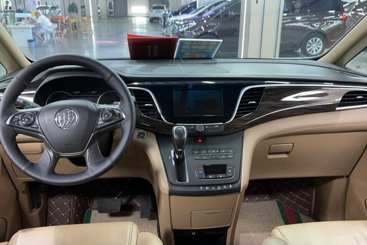 Used Buick GL8 2017 ES 28T Premium Version China V Standard Interior 3