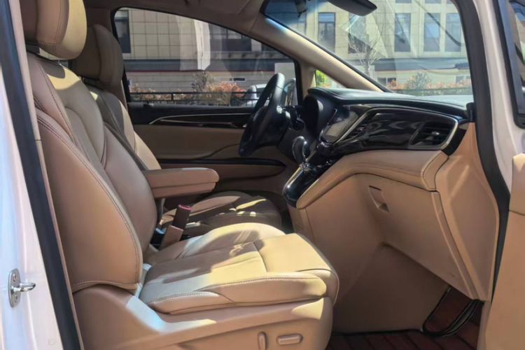 Used Buick GL8 2017 ES 28T Luxury Model China V Standard Interior 3