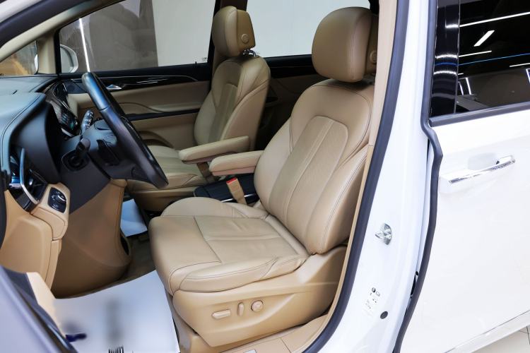 Used Buick GL8 2017 ES 28T Flagship Model China V Standard Interior 6