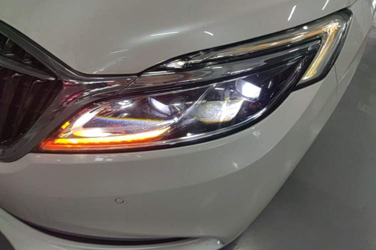 Used Buick GL8 2017 ES 28T Flagship Model China V Standard Left Front Headlight