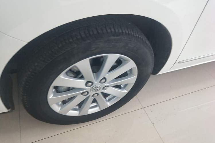 Used Buick GL8 2017 25S Luxury Version China V Standard Left Front Wheel Hub