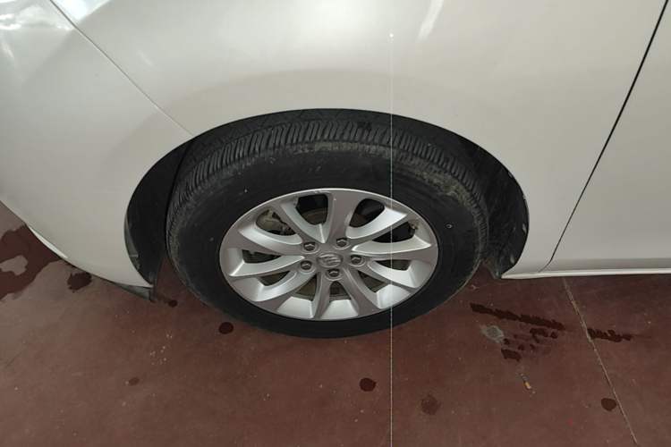 Used Buick GL8 2017 ES 28T Premium Version China V Standard Left Front Wheel Hub