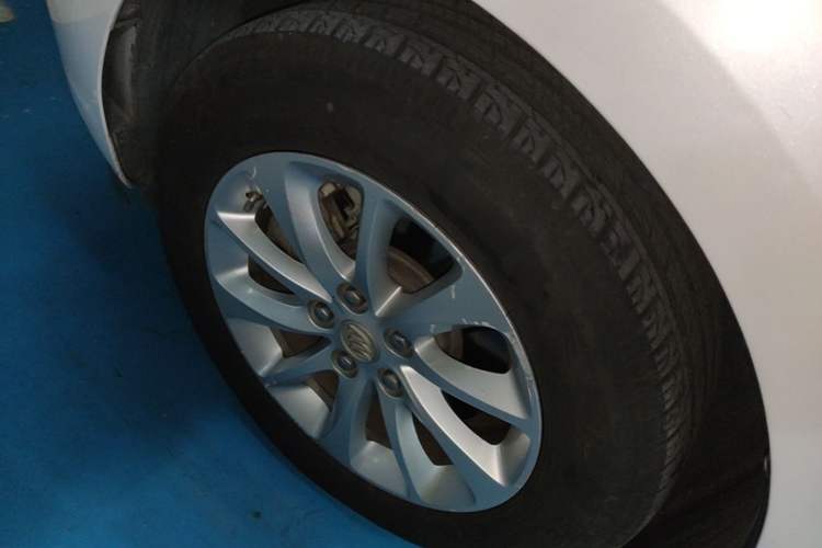 Used Buick GL8 2017 ES 28T Premium Version China V Standard Left Front Wheel Hub