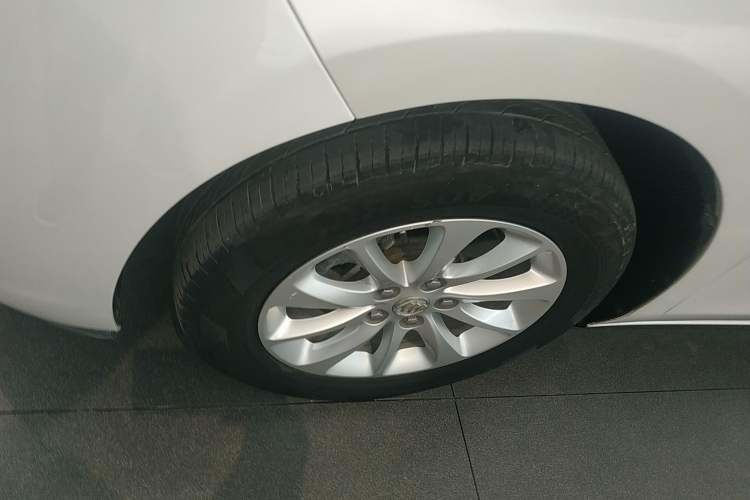 Used Buick GL8 2017 ES 28T Comfort Model China V Standard Left Front Wheel Hub