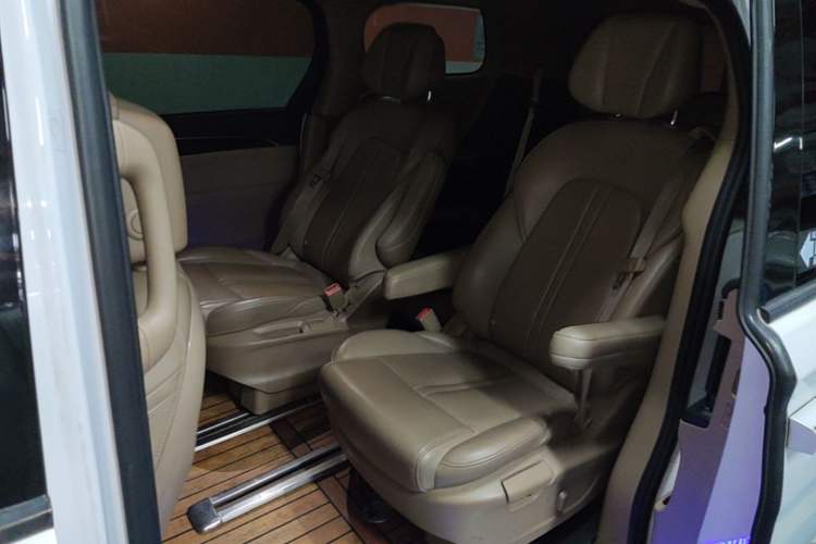 Used Buick GL8 2017 ES 28T Premium Version China V Standard Left Rear Seat