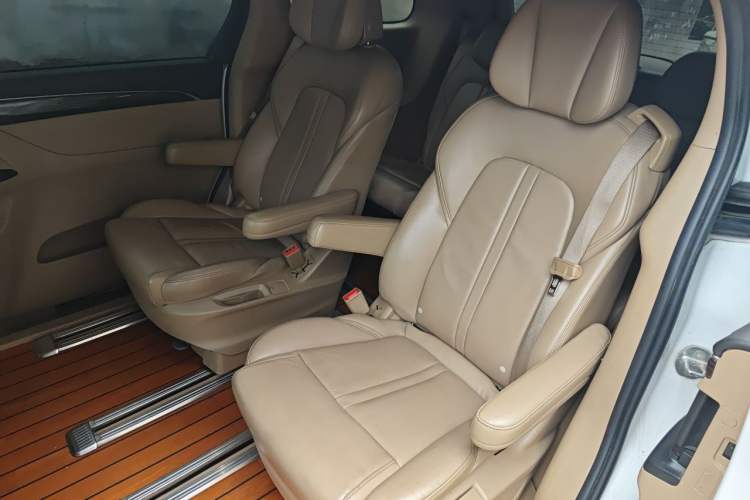 Used Buick GL8 2017 ES 28T Premium Version China V Standard Left Rear Seat