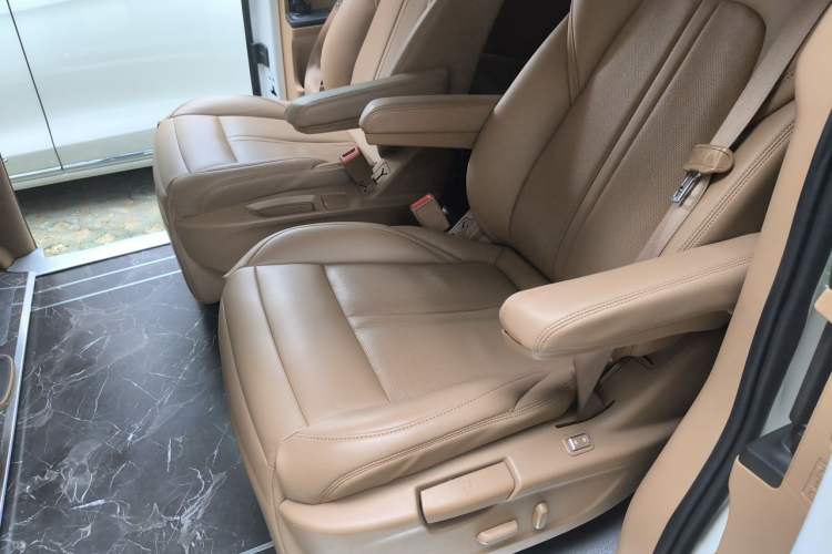 Used Buick GL8 2017 ES 28T Luxury Model China V Standard Left Rear Seat