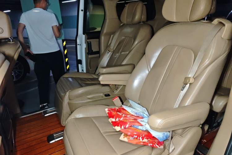 Used Buick GL8 2017 ES 28T Flagship Model China V Standard Left Rear Seat