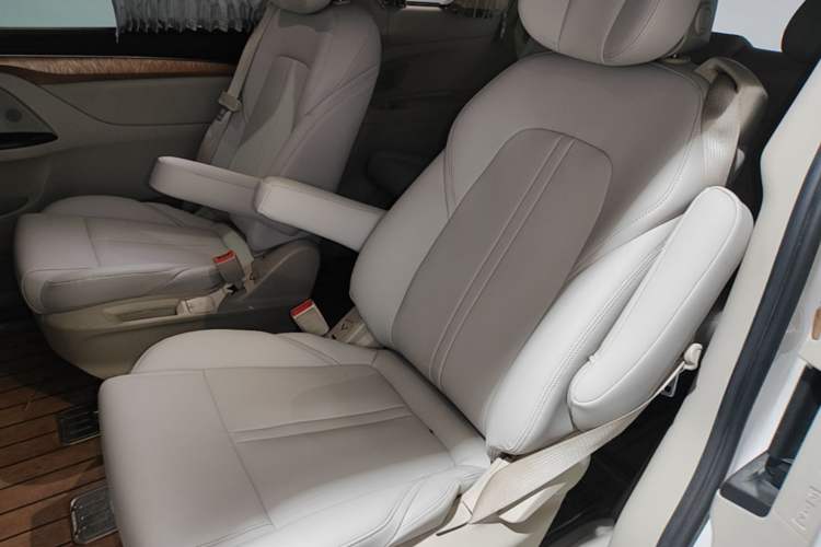 Used Buick GL8 2017 ES 28T Comfort Model China V Standard Left Rear Seat