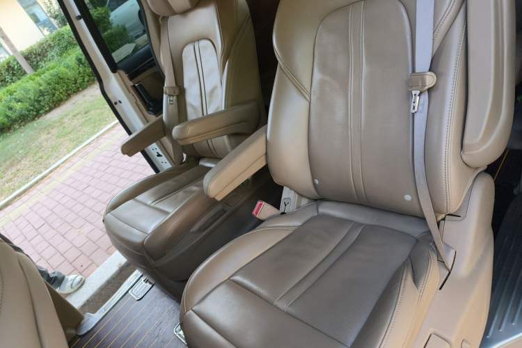 Used Buick GL8 2017 ES 28T Luxury Model China V Standard Left Rear Seat