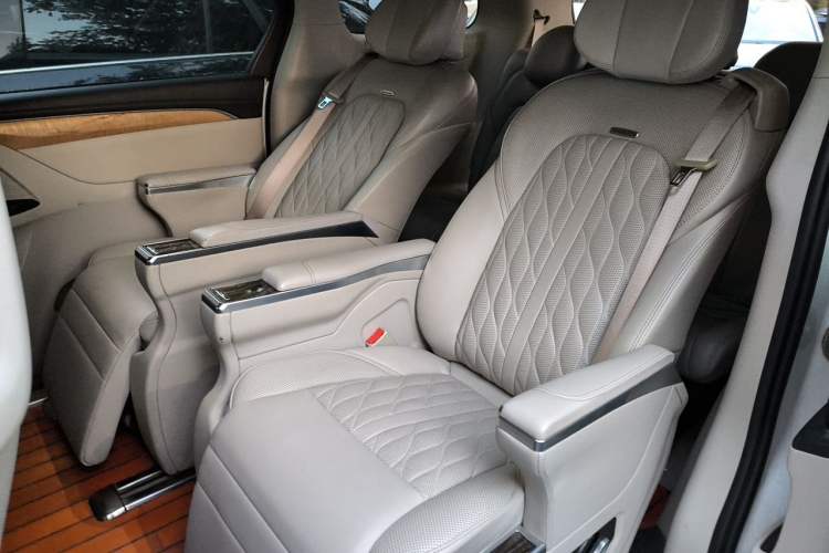 Used Buick GL8 2017 ES 28T Comfort Model China V Standard Left Rear Seat