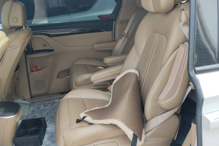 Used Buick GL8 2017 ES 28T Luxury Model China V Standard Left Rear Seat