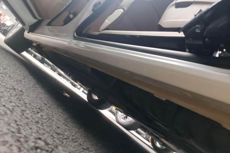 Used Buick GL8 2017 ES 28T Premium Version China V Standard Left Side Sill