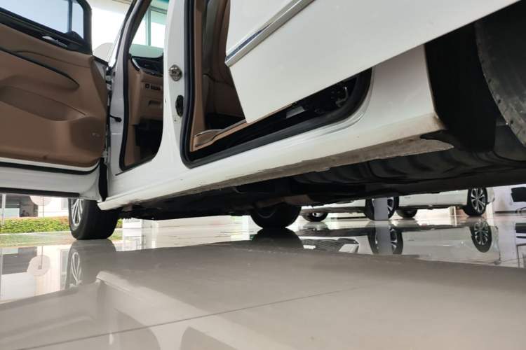 Used Buick GL8 2017 ES 28T Flagship Model China V Standard Left Side Sill
