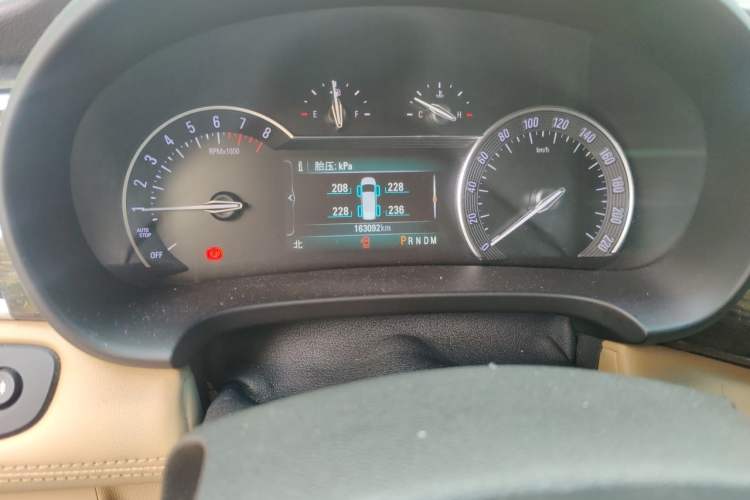 Used Buick GL8 2017 ES 28T Luxury Model China V Standard Odometer Close Up