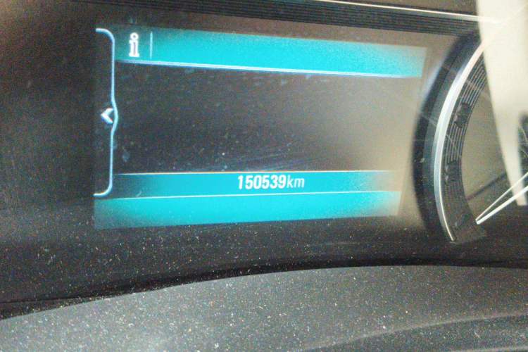 Used Buick GL8 2017 ES 28T Comfort Model China V Standard Odometer Close Up