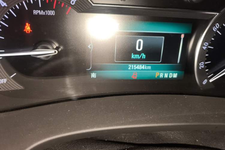 Used Buick GL8 2017 ES 28T Luxury Model China V Standard Odometer Close Up