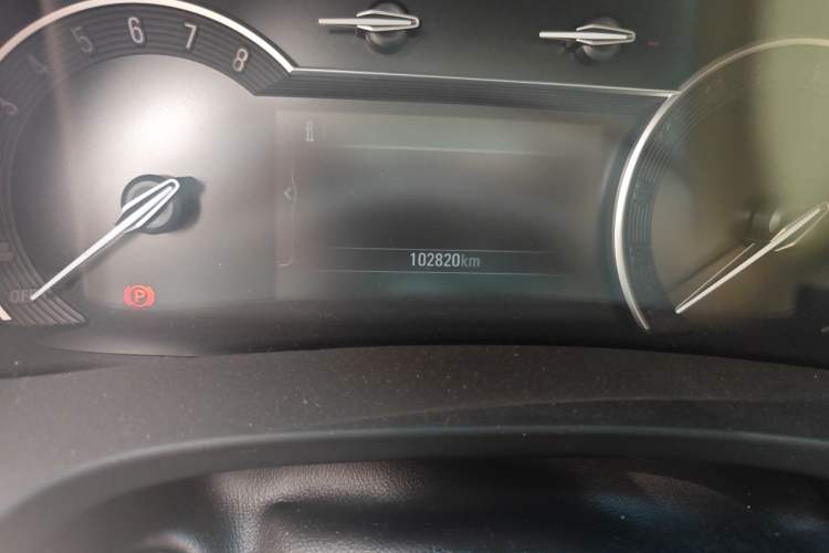 Used Buick GL8 2017 ES 28T Comfort Model China V Standard Odometer Close Up