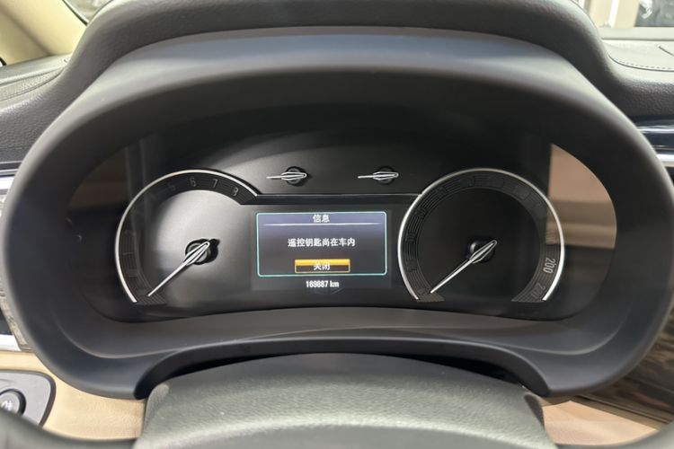 Used Buick GL8 2017 ES 28T Flagship Model China V Standard Odometer Close Up