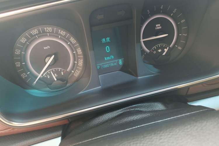 Used Buick GL8 2017 25S Luxury Version China V Standard Odometer Close Up