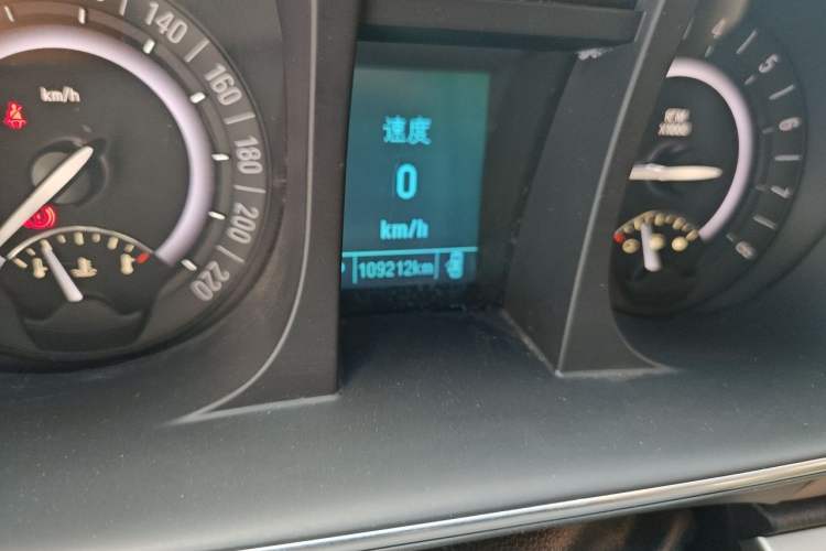 Used Buick GL8 2017 25S Luxury Version China V Standard Odometer Close Up