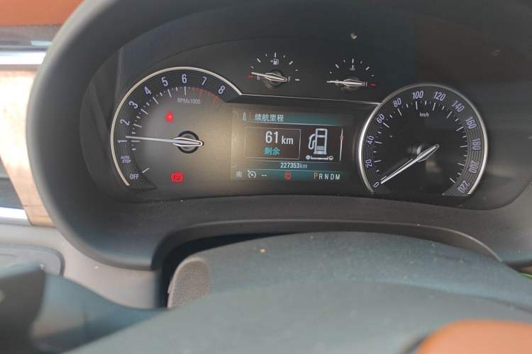 Used Buick GL8 2017 ES 28T Comfort Model China V Standard Odometer Close Up
