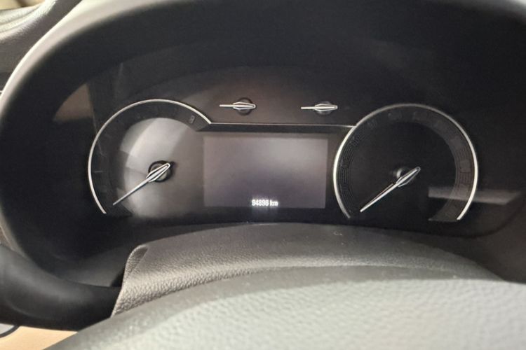 Used Buick GL8 2017 ES 28T Luxury Model China V Standard Odometer Close Up
