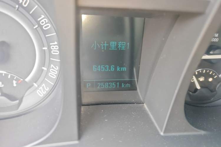Used Buick GL8 2017 25S Luxury Version China V Standard Odometer Close Up