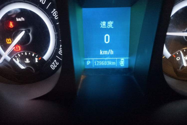 Used Buick GL8 2017 25S Luxury Version China V Standard Odometer Close Up