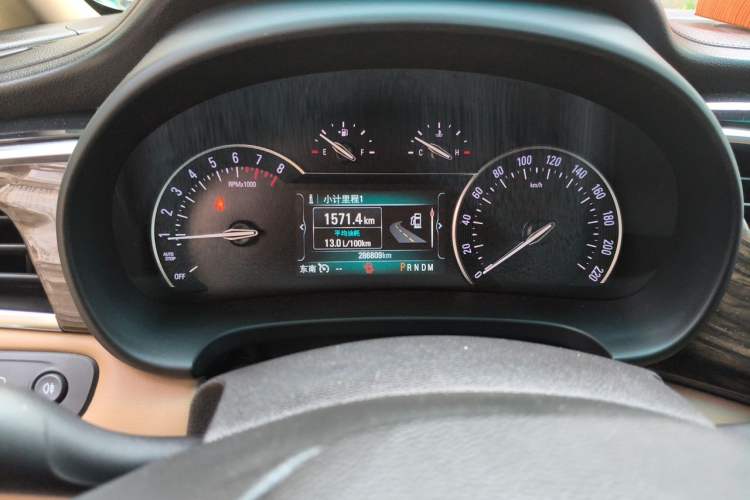 Used Buick GL8 2017 ES 28T Luxury Model China V Standard Odometer Close Up