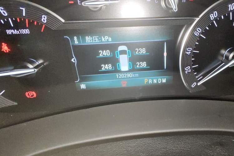 Used Buick GL8 2017 ES 28T Flagship Model China V Standard Odometer Close Up