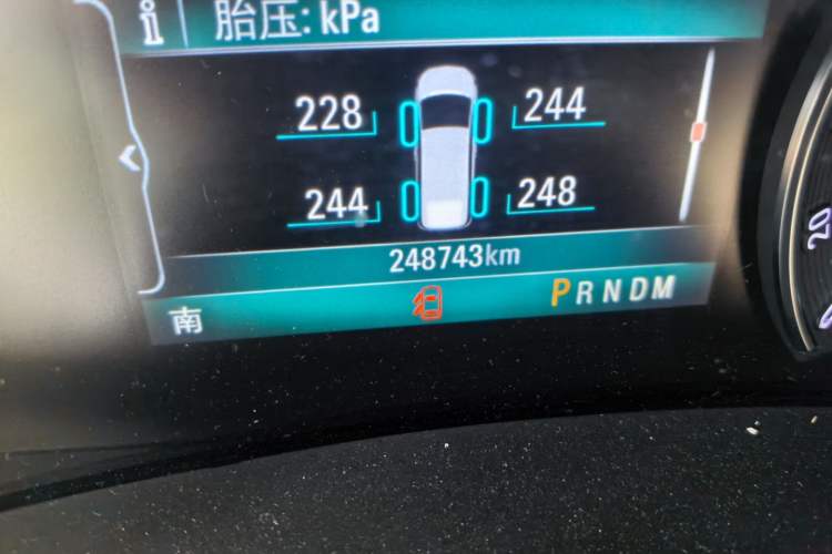 Used Buick GL8 2017 ES 28T Comfort Model China V Standard Odometer Close Up