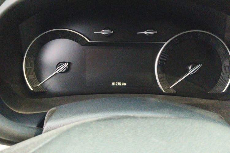 Used Buick GL8 2017 ES 28T Comfort Model China V Standard Odometer Close Up