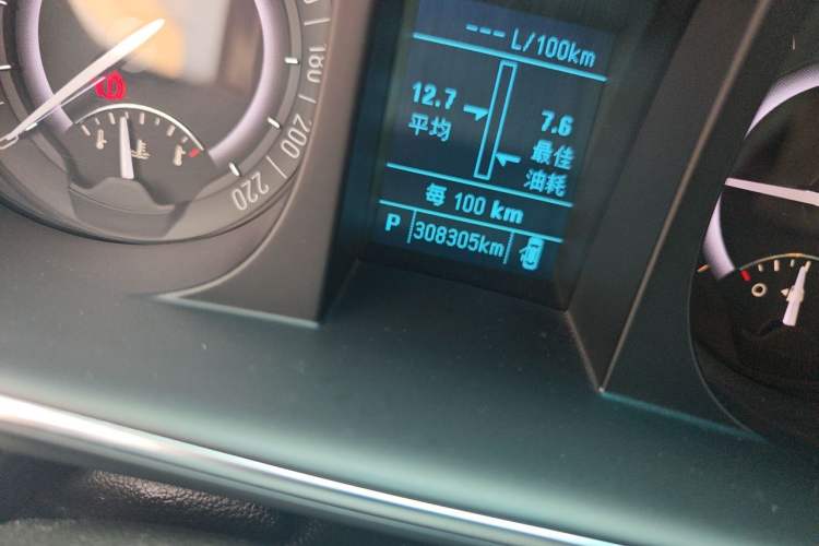 Used Buick GL8 2017 25S Luxury Version China V Standard Odometer Close Up