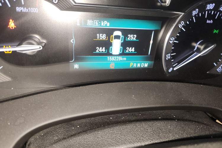 Used Buick GL8 2017 ES 28T Luxury Model China V Standard Odometer Close Up