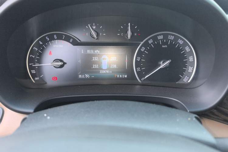Used Buick GL8 2017 ES 28T Luxury Model China V Standard Odometer Close Up