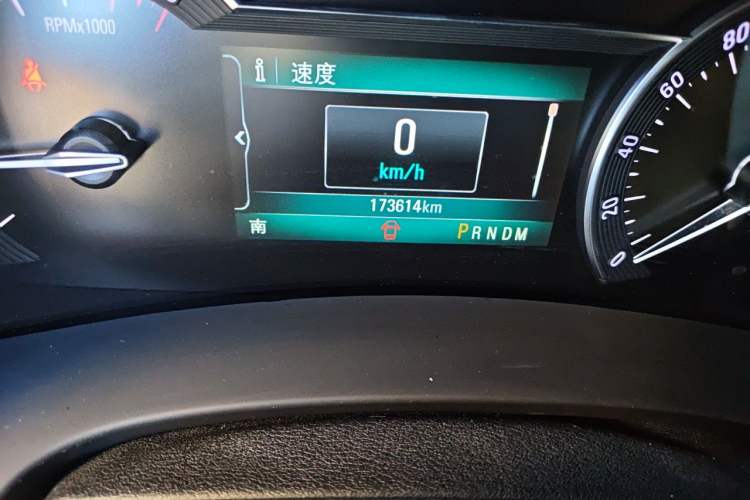 Used Buick GL8 2017 ES 28T Flagship Model China V Standard Odometer Close Up