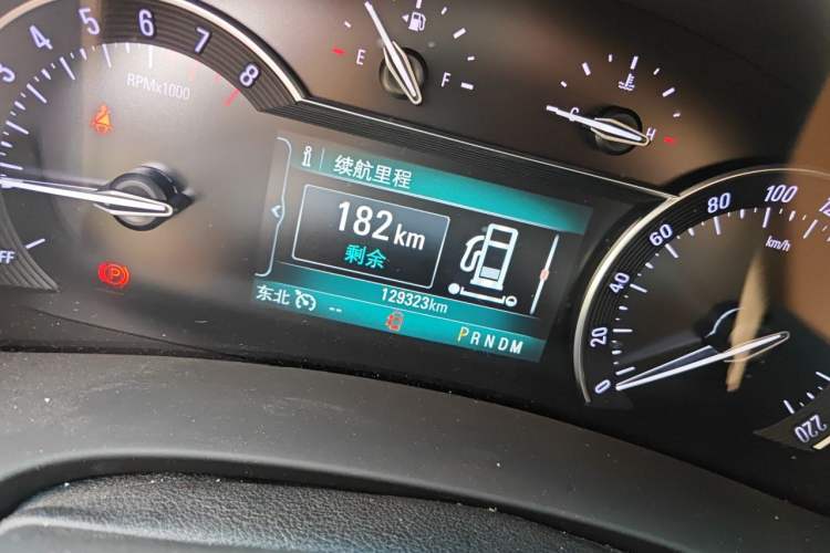 Used Buick GL8 2017 ES 28T Luxury Model China V Standard Odometer Close Up