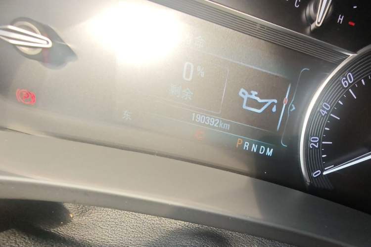 Used Buick GL8 2017 ES 28T Luxury Model China V Standard Odometer Close Up