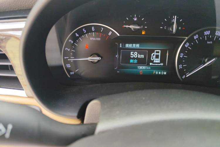 Used Buick GL8 2017 ES 28T Luxury Model China V Standard Odometer Close Up